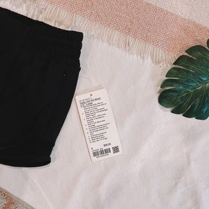 Lululemon Hotty Hot 2.5” short in Black